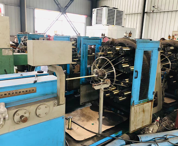 鋼絲編織膠管生產(chǎn)設(shè)備