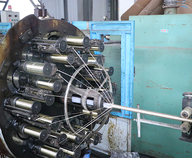 鋼絲編織膠管車間設(shè)備